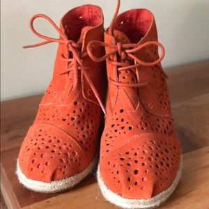 Orange Toms espadrille wedges. Women’s size 7.